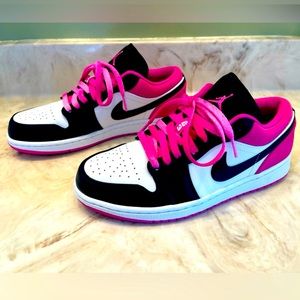 Nike Air Jordan 1 Slow SE “Fuchsia”, Men’s Size 7 and fits Women’s size 8.5